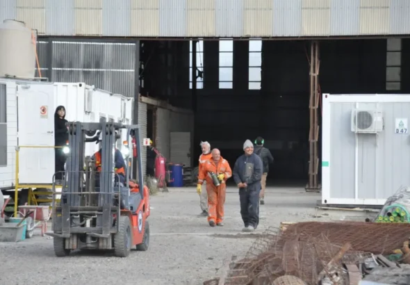 Torres recorrió la obra del Astillero en Comodoro: generará más de 300 puestos laborales