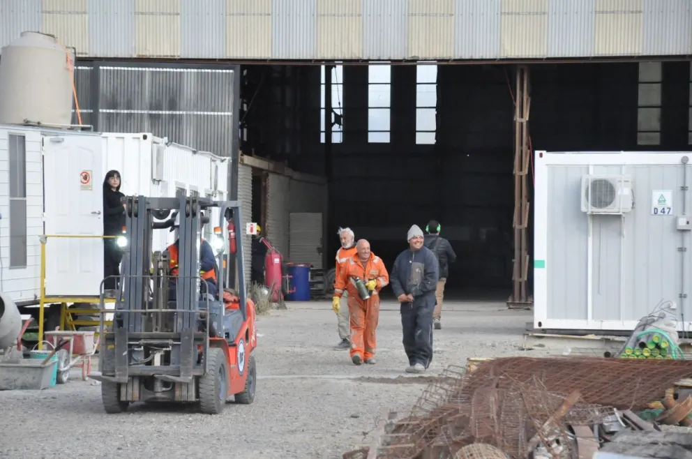 Torres recorrió la obra del Astillero en Comodoro: generará más de 300 puestos laborales