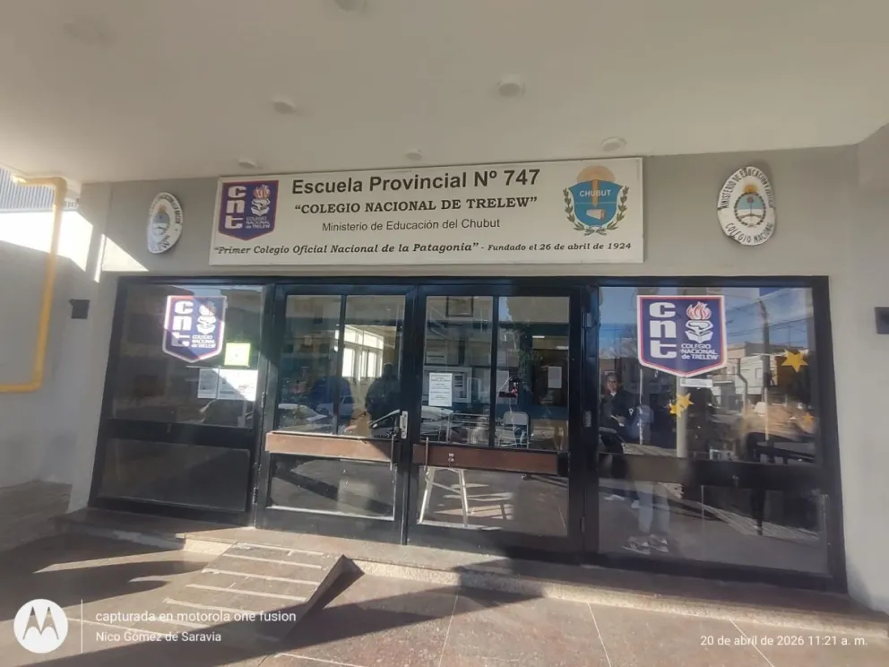 Prohíben celulares y mochilas en una escuela tras amenazas de tiroteo