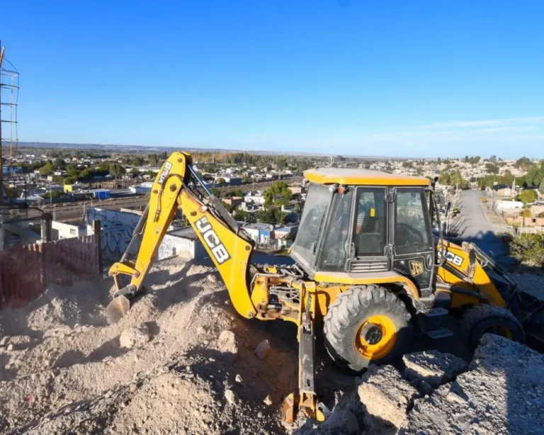 Trelew: Comenzó la demolición de la calera del barrio Corradi