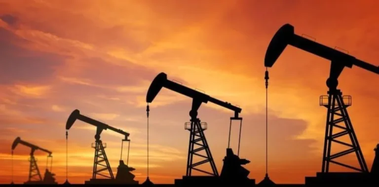 El petróleo se desploma: tregua entre EEUU e Irán derrumba los precios del crudo