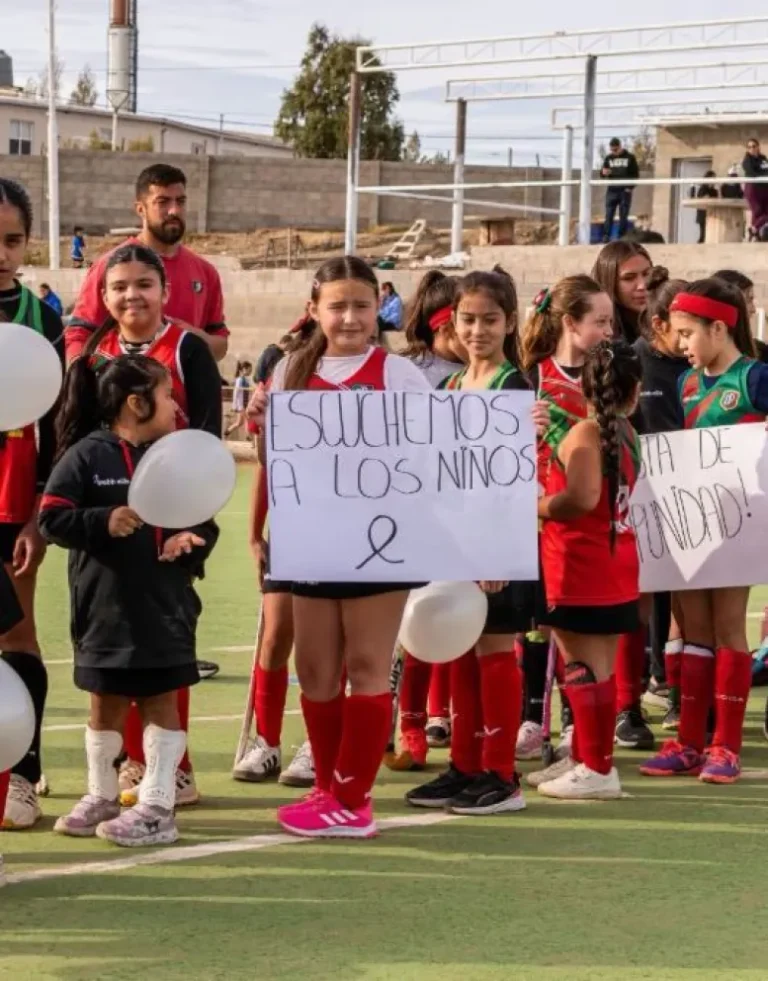 Portugués y Calafate se unieron en un emotivo homenaje al pequeño Ángel