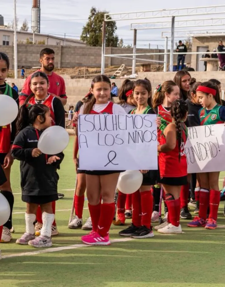 Portugués y Calafate se unieron en un emotivo homenaje al pequeño Ángel