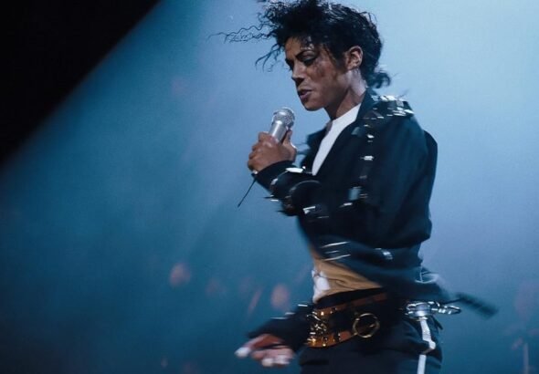 Se estrena la biografía de Michael Jackson, con unos cuántos cambios