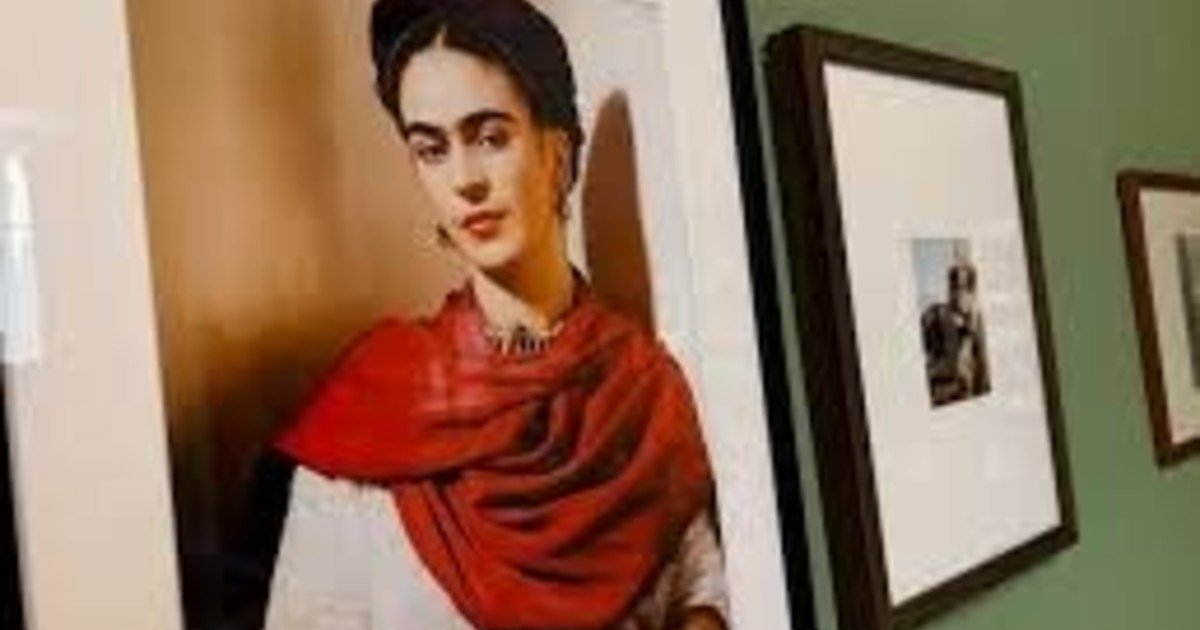 “Frida Kahlo. La mirada como identidad”: la muestra en Bolonia que revisa su mito