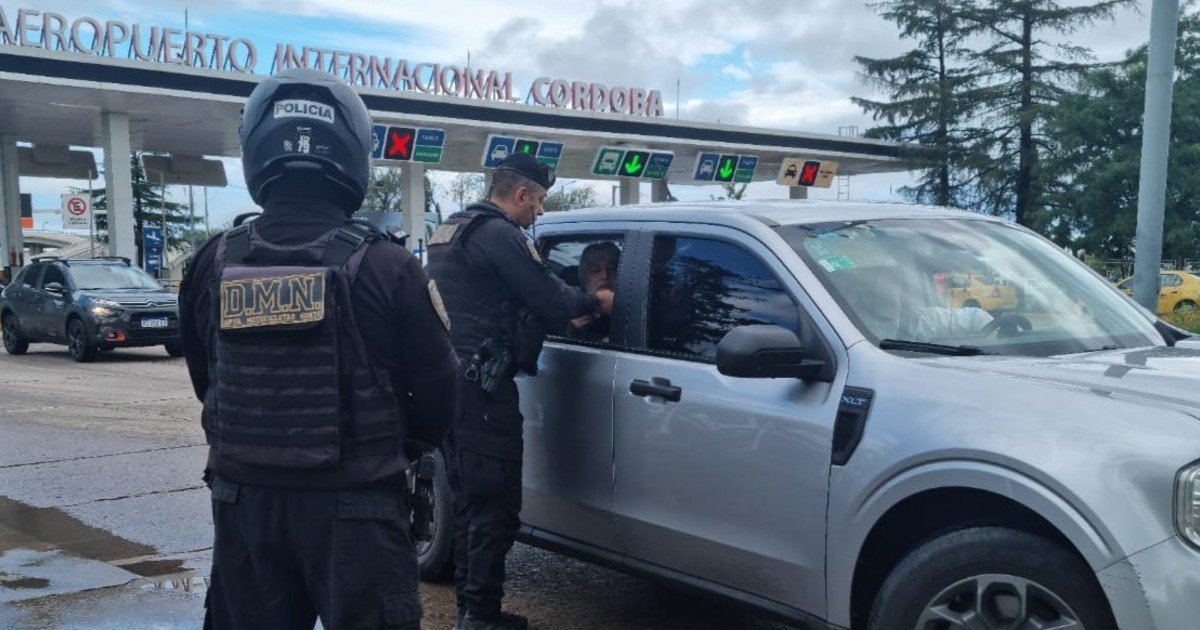 Boca en Córdoba: un operativo especial para Di Zeo y otro en la ruta detectó 13 barras con derecho de admisión, marihuana y cocaína