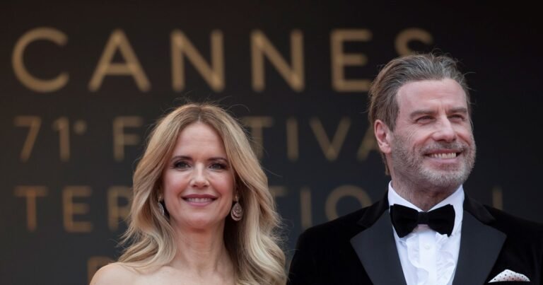 Travolta en plan Saint-Exupéry: debuta como director con una película sobre su pasión por volar