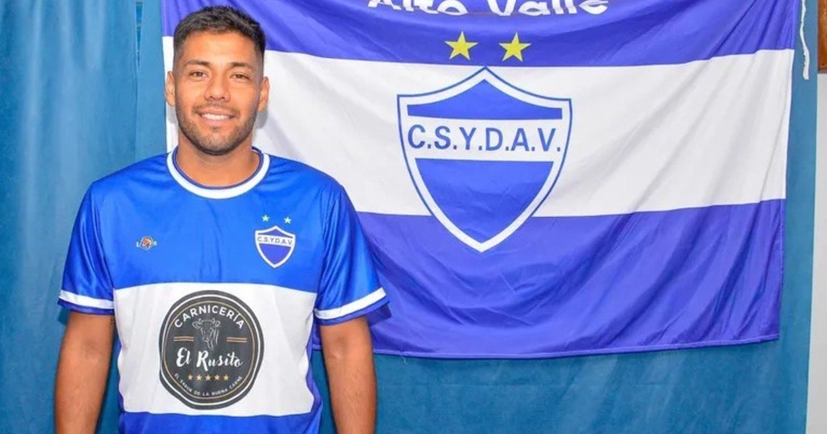 Fue a sacar del medio pero pateó el arco: el golazo de mitad de cancha en el Fútbol Regional, al nivel de los más rápidos de la historia