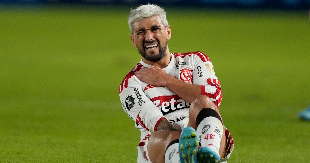 ¿Uruguay pierde otra pieza clave para el Mundial 2026? De Arrascaeta se fracturó la clavícula en Estudiantes vs Flamengo por la Libertadores