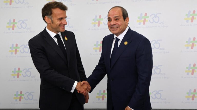 Emmanuel Macron inicia en Egipto su gira africana en busca de un nuevo legado antes del final de su mandato