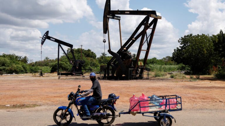Venezuela sale al mercado internacional a buscar reestructurar deudas por USD 150.000 millones