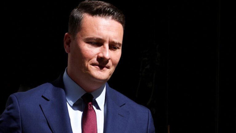 Renuncia el ministro de Salud británico y se agrava la crisis de liderazgo de Keir Starmer