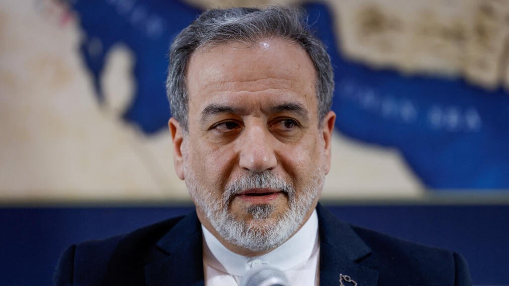 Irán afirma que solo negociará con EE. UU. si hay “seriedad”; se hunde un carguero cerca de Omán tras ser atacado