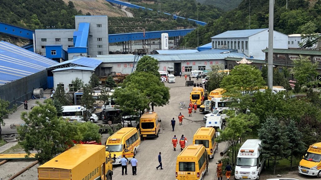 China: explosión en una mina de carbón deja al menos 90 muertos y varios desaparecidos