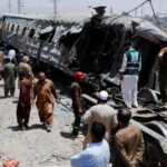 Decenas de muertos por atentado suicida contra un tren de pasajeros en Pakistán