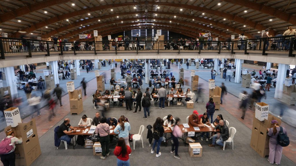 Abren las mesas de votación en Colombia para elegir al sucesor del presidente Gustavo Petro