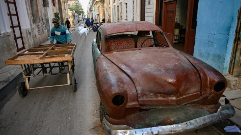 EE. UU. ofrece nuevamente 100 millones de dólares a Cuba mientras endurece sanciones