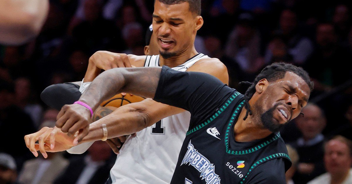 La NBA sorprendió con la sanción a Wembanyama tras su codazo a  Naz Reid, en los playoffs entre Spurs y Timberwolves