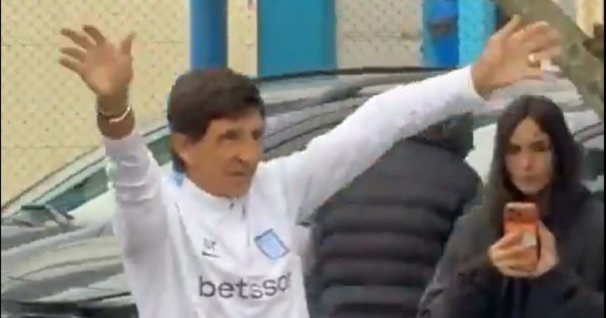 Gustavo Costas dirigió su última práctica en Racing, saludó emocionado a los hinchas y su hijo sacó pecho: "Nos quedaba mucho por dar"