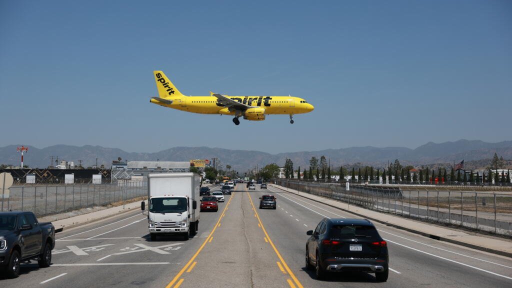 EE. UU.: Spirit Airlines cesa sus operaciones ante el fracaso del rescate de la Casa Blanca