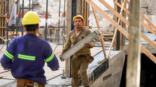 Cuánto cobran los albañiles: así quedaron los sueldos con aumento y bono en junio de 2026