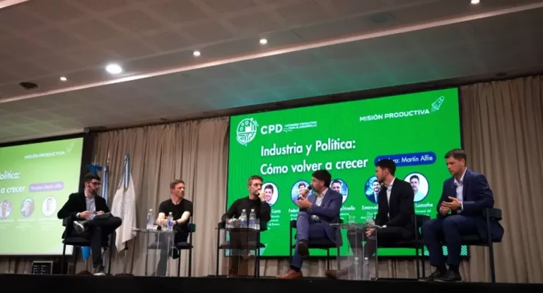 Empresarios, políticos y académicos debaten el modelo productivo en la UBA