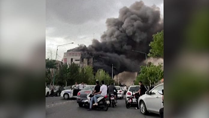 8 muertos en incendio en centro comercial en Irán, la investigación apunta al constructor