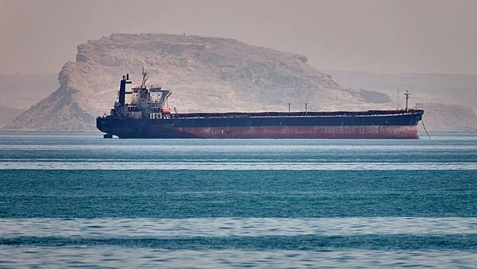 Irán crea una autoridad de tránsito en Ormuz para cobrar a los buques por el paso