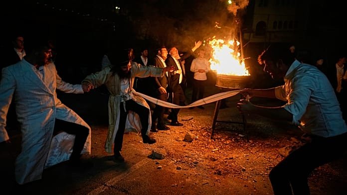 Judíos ortodoxos celebran la festividad de Lag BaOmer en Jerusalén