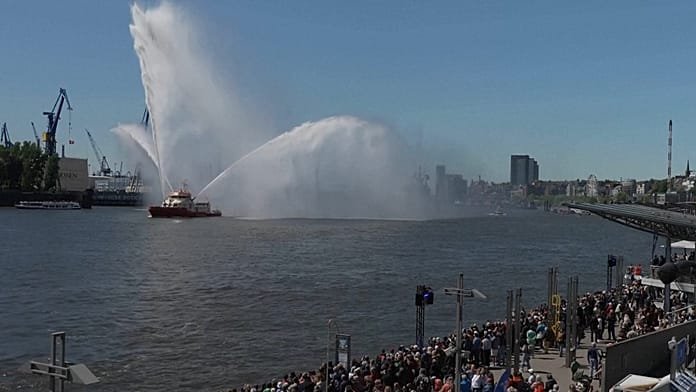 Cientos de barcos celebran el 837 aniversario del puerto de Hamburgo