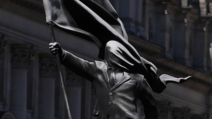 Banksy confirma la autoría de una misteriosa escultura que atrae multitudes en Londres