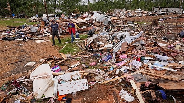 Imágenes aéreas muestran daños generalizados por tornados en Mississippi