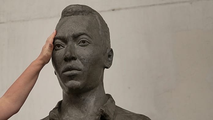 Instalan una gran estatua de Pelé junto al estadio antes del Mundial 2026