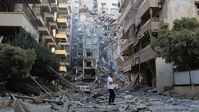 Líbano: los vecinos de Tiro retiran escombros tras bombardeos israelíes