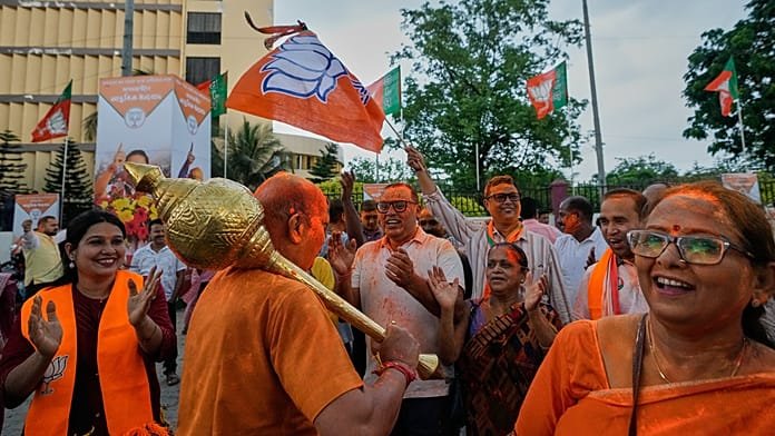 Celebraciones mientras el partido de Modi se prepara para controlar el estado de Bengala Occidental