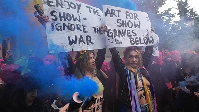 Italia, Femen y Pussy Riot protestan contra el regreso de Rusia a la Bienal de Venecia