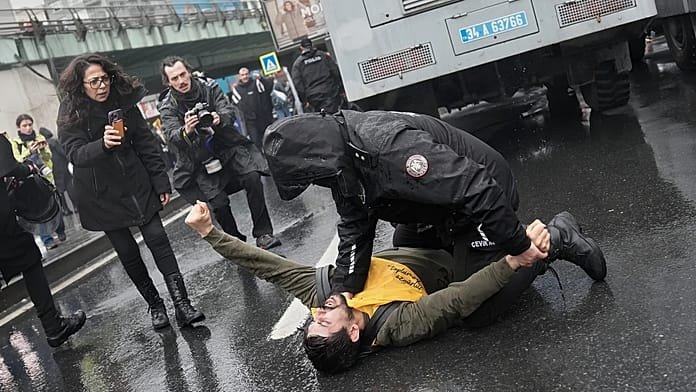Disturbios en Estambul: la Policía detiene a más de 350 personas durante las protestas del 1 de mayo