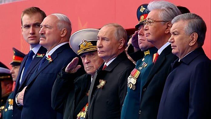 Putin preside el desfile militar del Día de la Victoria de Rusia en Moscú bajo fuertes medidas de seguridad