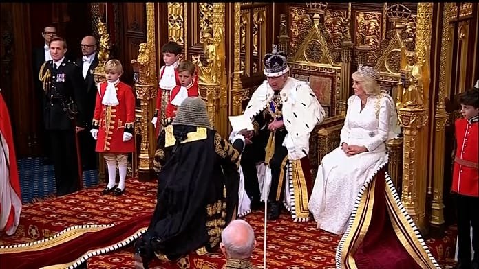 El Parlamento británico revive un ritual centenario antes del discurso del rey