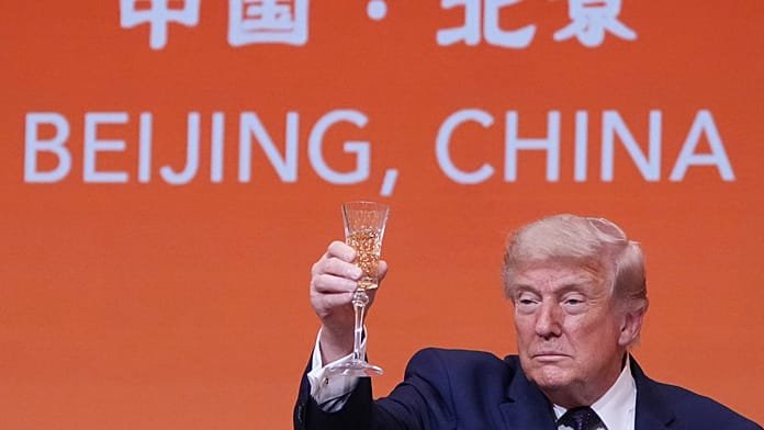Trump y Xi brindan juntos en un banquete en Pekín