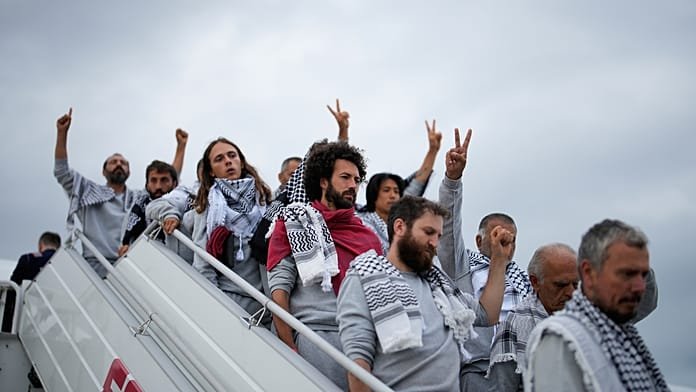 Turquía recibe a 422 activistas de la flotilla de Gaza tras su detención en Israel