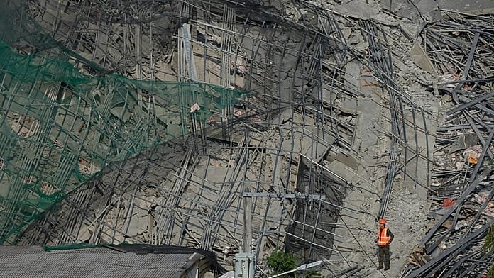 Al menos 4 muertos y 17 desaparecidos tras el derrumbe de un hotel en obras en Filipinas