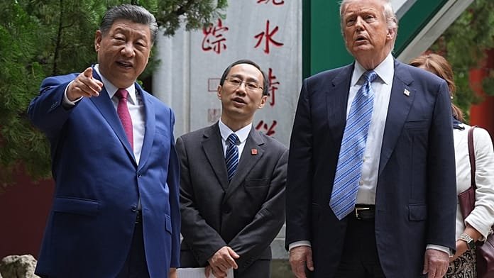 Xi lleva a Trump a pasear por los jardines secretos de Pekín