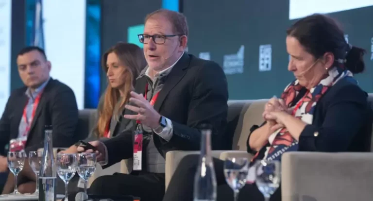 Cuatro de los economistas más escuchados por el mercado debatieron sobre el plan Milei