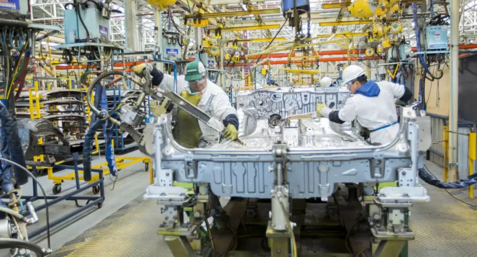 Argentina contrae la inversión productiva mientras América Latina acelera: el dato que nadie quiere debatir