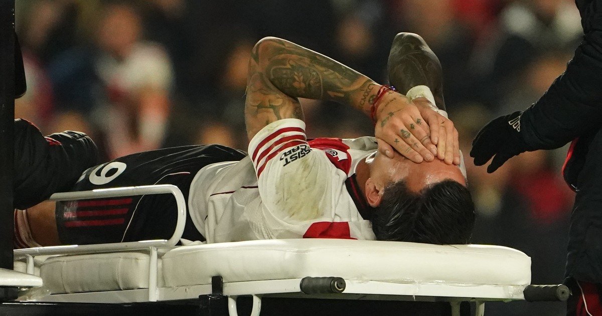 Las polémicas de River vs Rosario Central: un choque sacó de la cancha a Driussi y Montiel falló un penal que Ramírez vio en el VAR