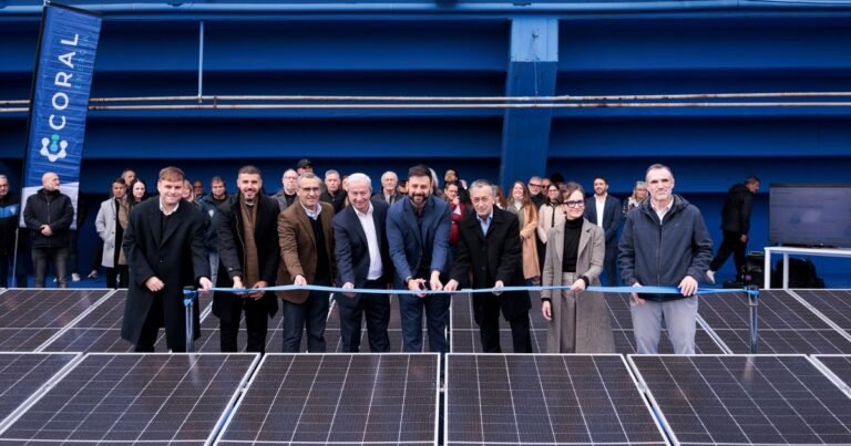 Vélez inauguró un sistema de energía solar en el Amalfitani y se convirtió en pionero en Sudamérica