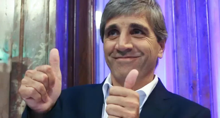 El Gobierno y un boom de "buenas noticias" que busca convencer al termómetro de la calle