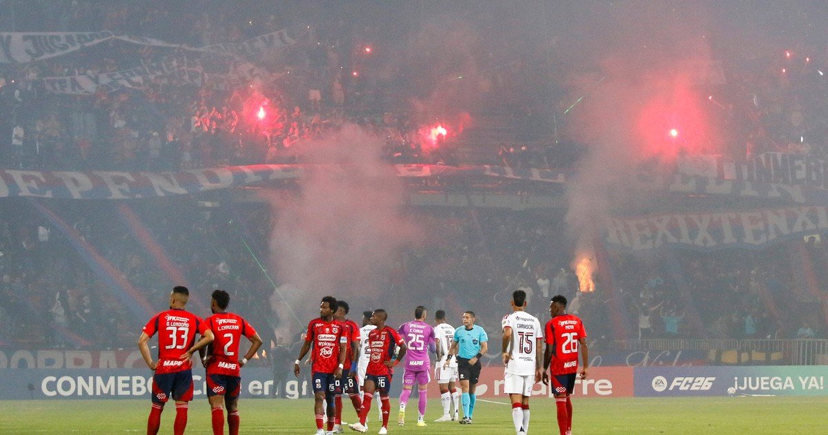 Dura sanción de la Conmebol a Independiente Medellín, rival de Estudiantes: le dio el partido perdido ante Flamengo y clausuró su estadio