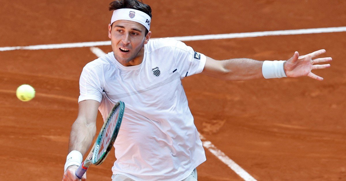 ATP de Hamburgo: Etcheverry tuvo un momento de furia, estrelló su raqueta y postergó la definición de su partido contra Tommy Paul
